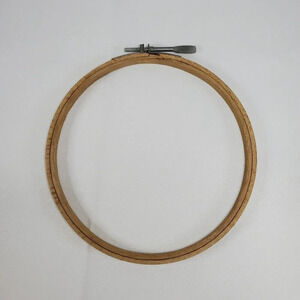 Vintage 6" wooden embordiery hoop Adjustable Monarch Style Screw Made in USA